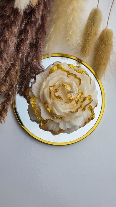 Świeca sojowa piwonia ze złotem