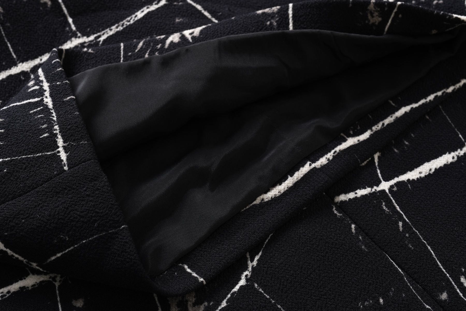 MAX MARA elegancka czarna sukienka midi bez rękawów deseń etui r. 36