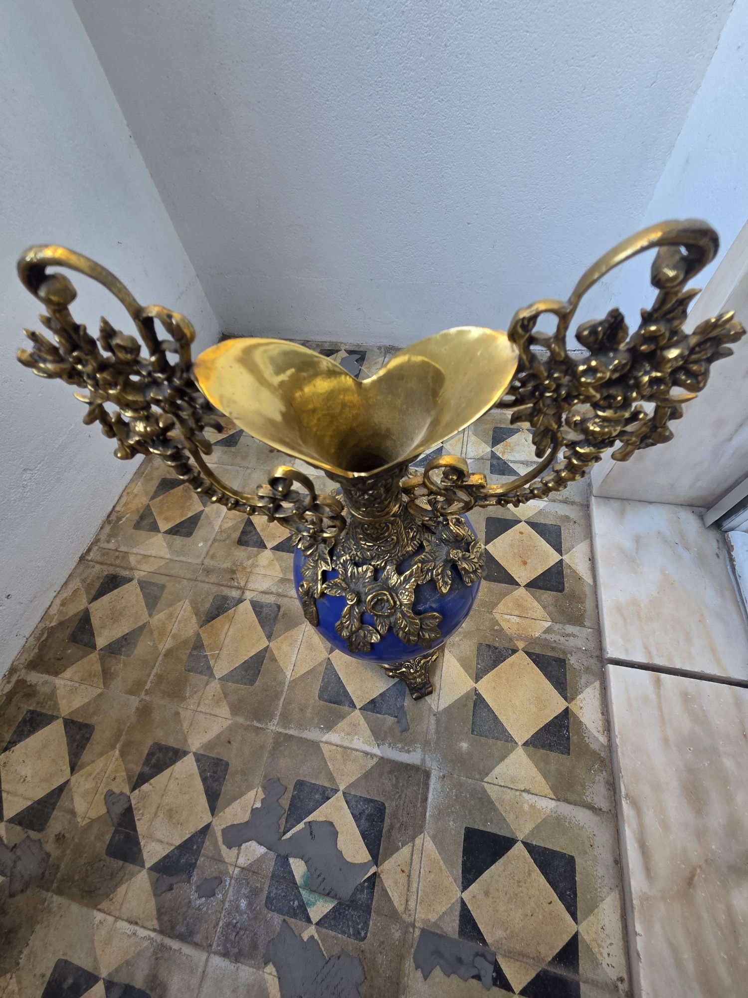 Jarrao porcelana e cobre