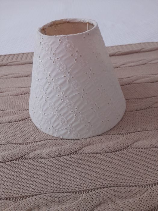 Abajour em bordado inglês