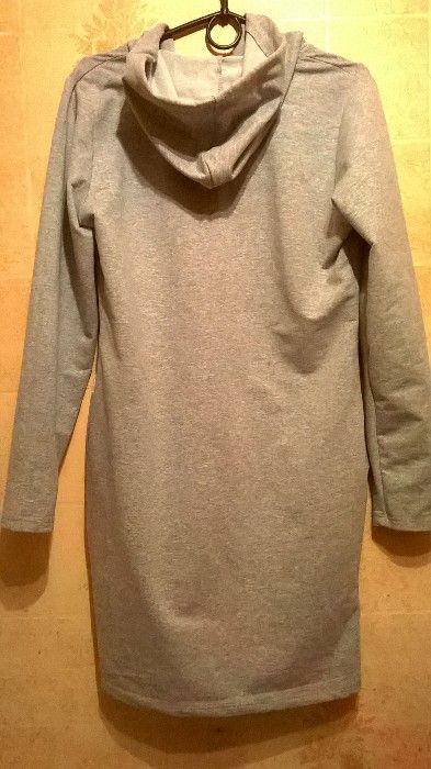 Худи с капюшоном.