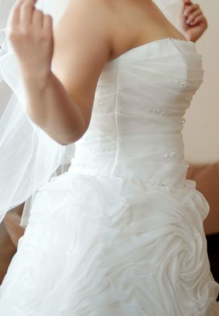 Весільне плаття колір айворі