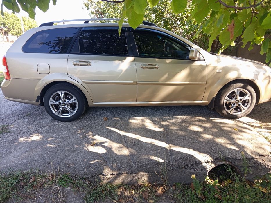 Шевроле Лачетти универсал 1.6