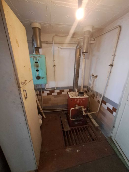 Продаж будинку з двома гаражами та літнім будинком