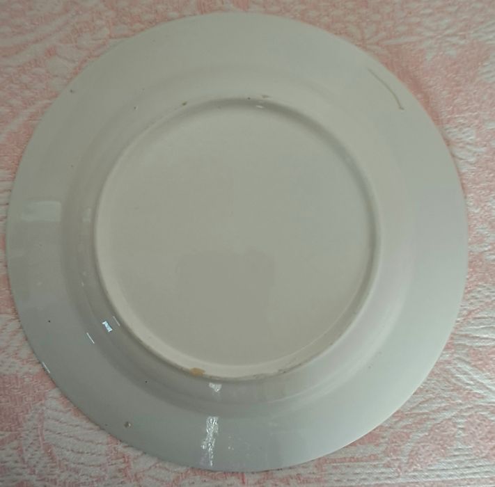 Prato fundo em faiança portuguesa,  efeito entrançado