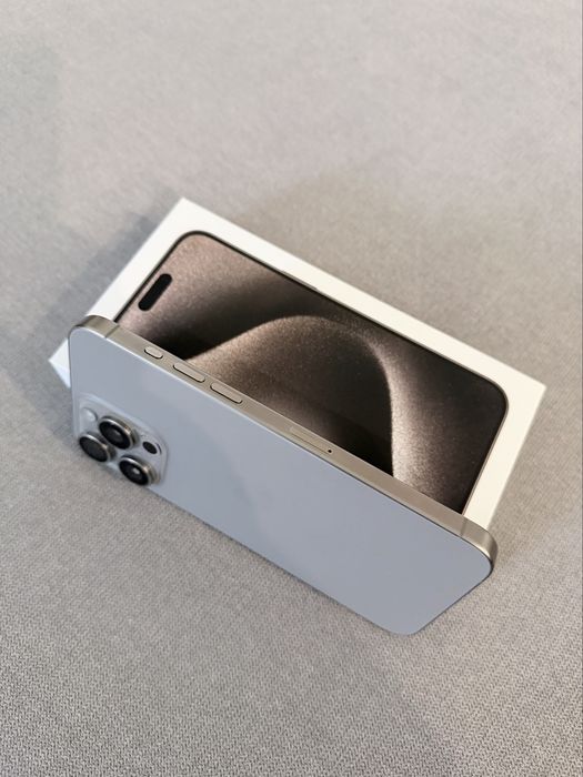 iPhone 15 Pro Max (Titanium)