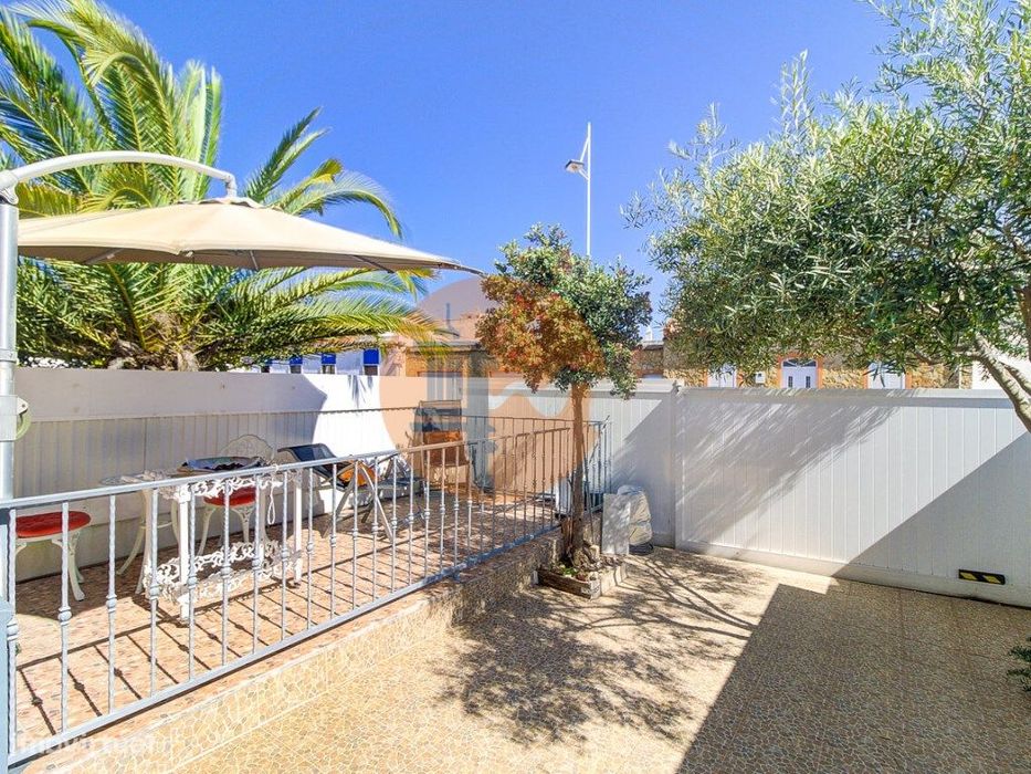 Casa Térrea T2 Renovada e totalmente Mobilada com parqueamento . Te...