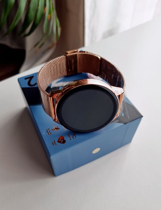 Złoty smartwatch Activ2