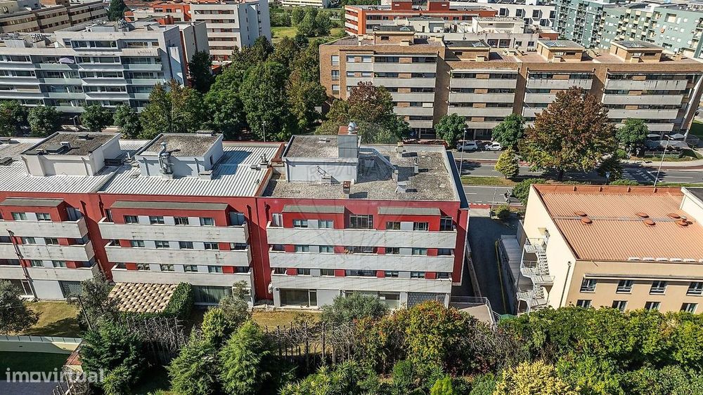 Apartamento T3 renovado com elevador e garagem em Nogueiró