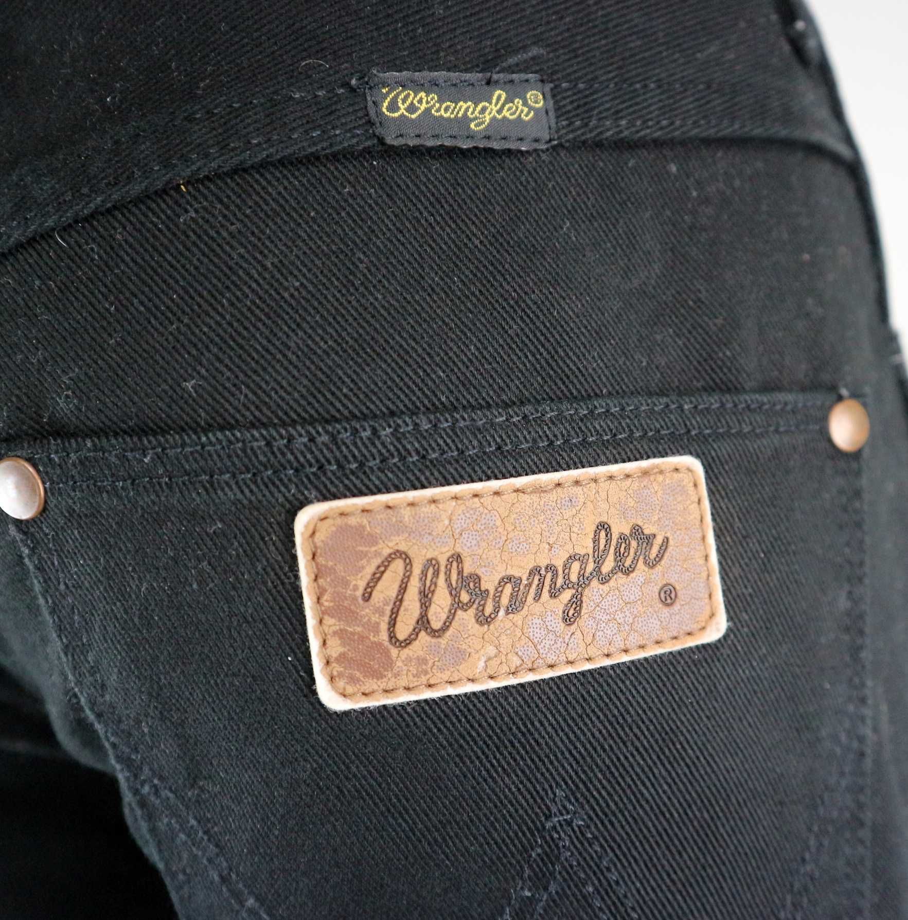 Wrangler Alaska spodnie jeansy czarne W33 L30 pas 2 x 43 cm