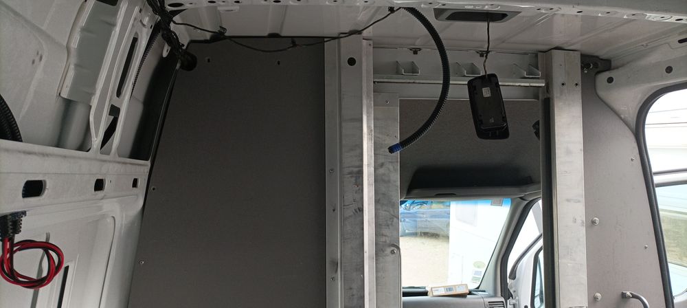 porta blindada entre carga e cabine, Mercedes sprinter