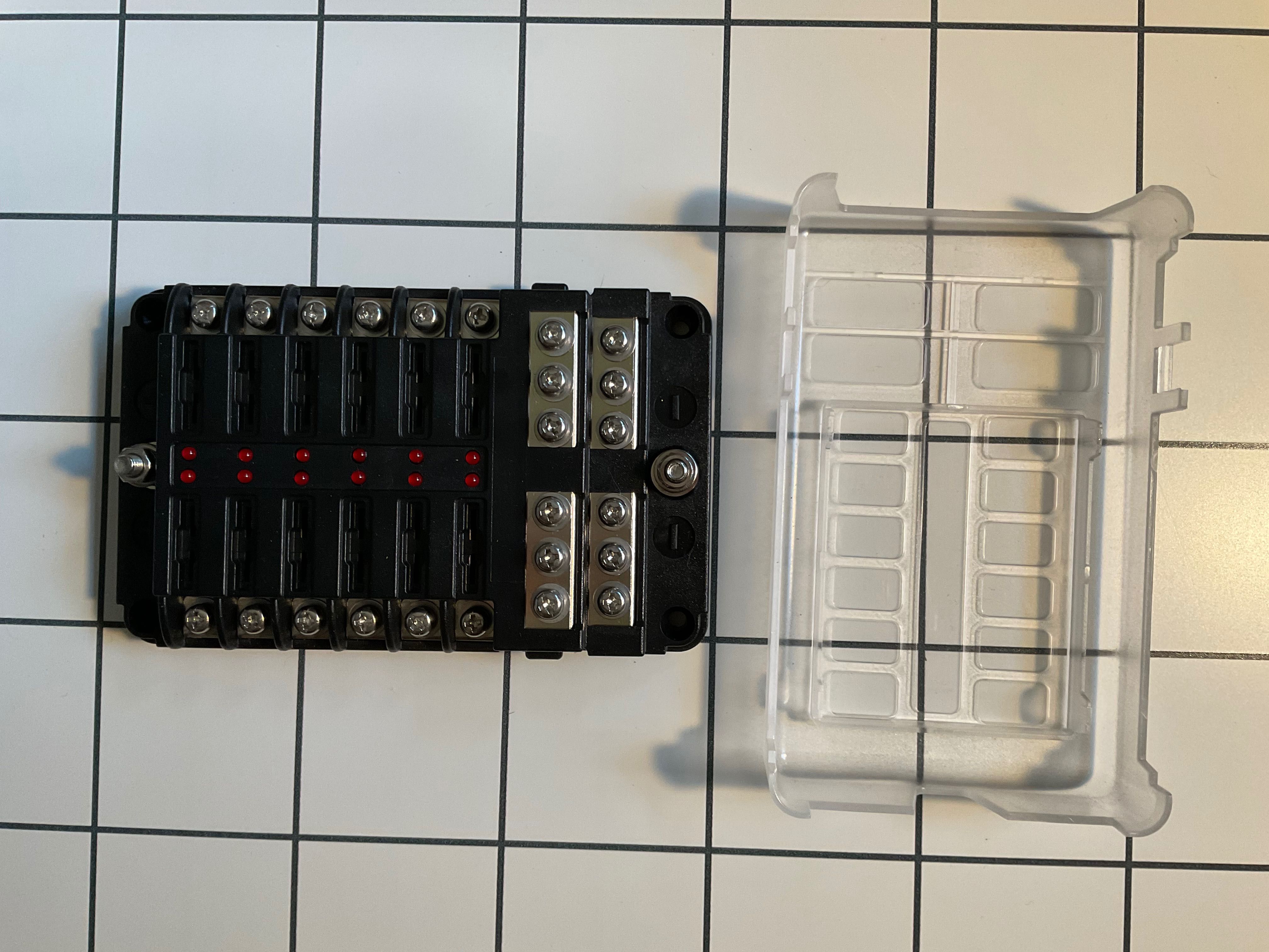 Nowa skrzynka - obudowa bezpieczników FB-12 z LED