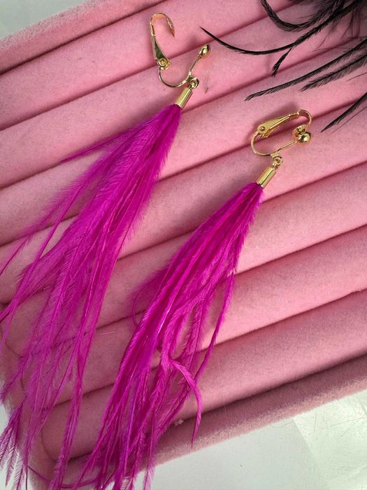Klipsy do uszu długie pióra w kolorze fuksji zwiewne c39