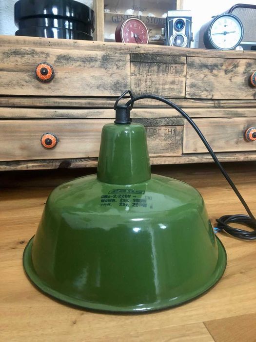 Candeeiros Industriais originais antigos resgatados de fábricas