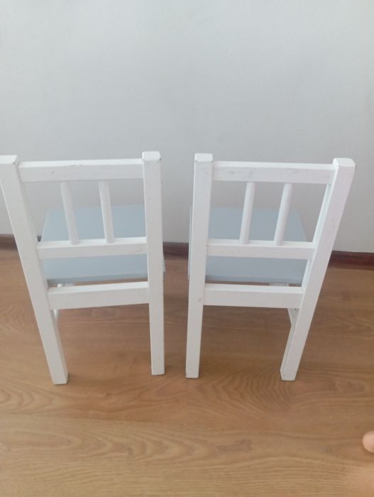 Meble dziecięce krzesła + stolik