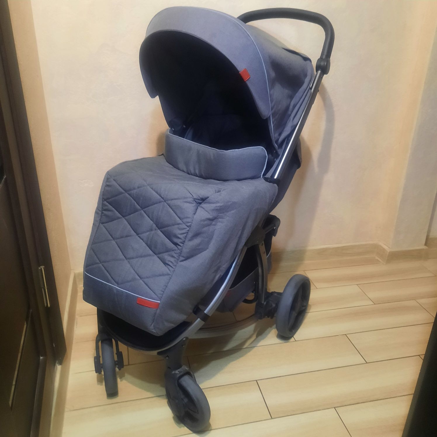 Дитяча прогулянкова коляска Carrello Vista