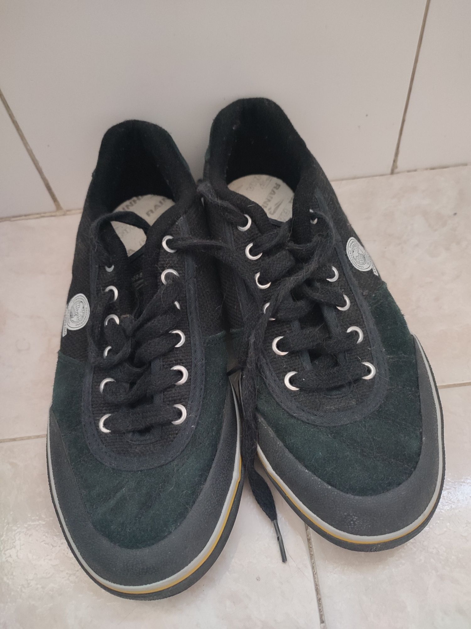 Sapatilhas pretas