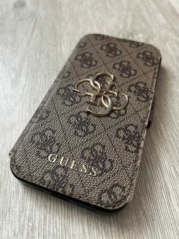 Etui futerał na telefon z klapką marki Guess IPhone Apple 13 / 14 / 15