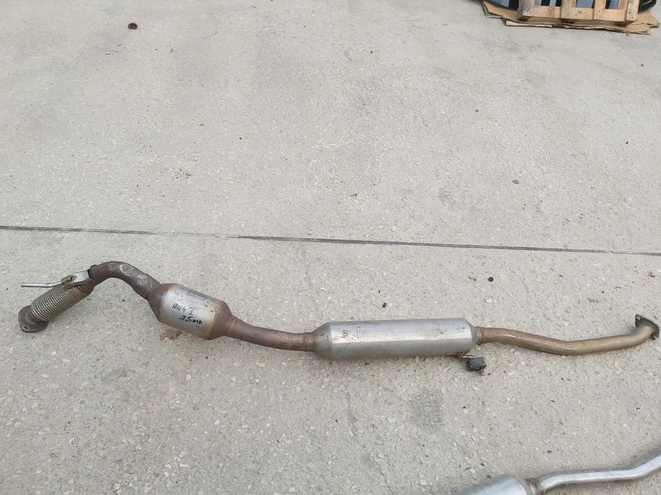 Toyota RAV4 V 2,5 katalizator tłumik środkowy