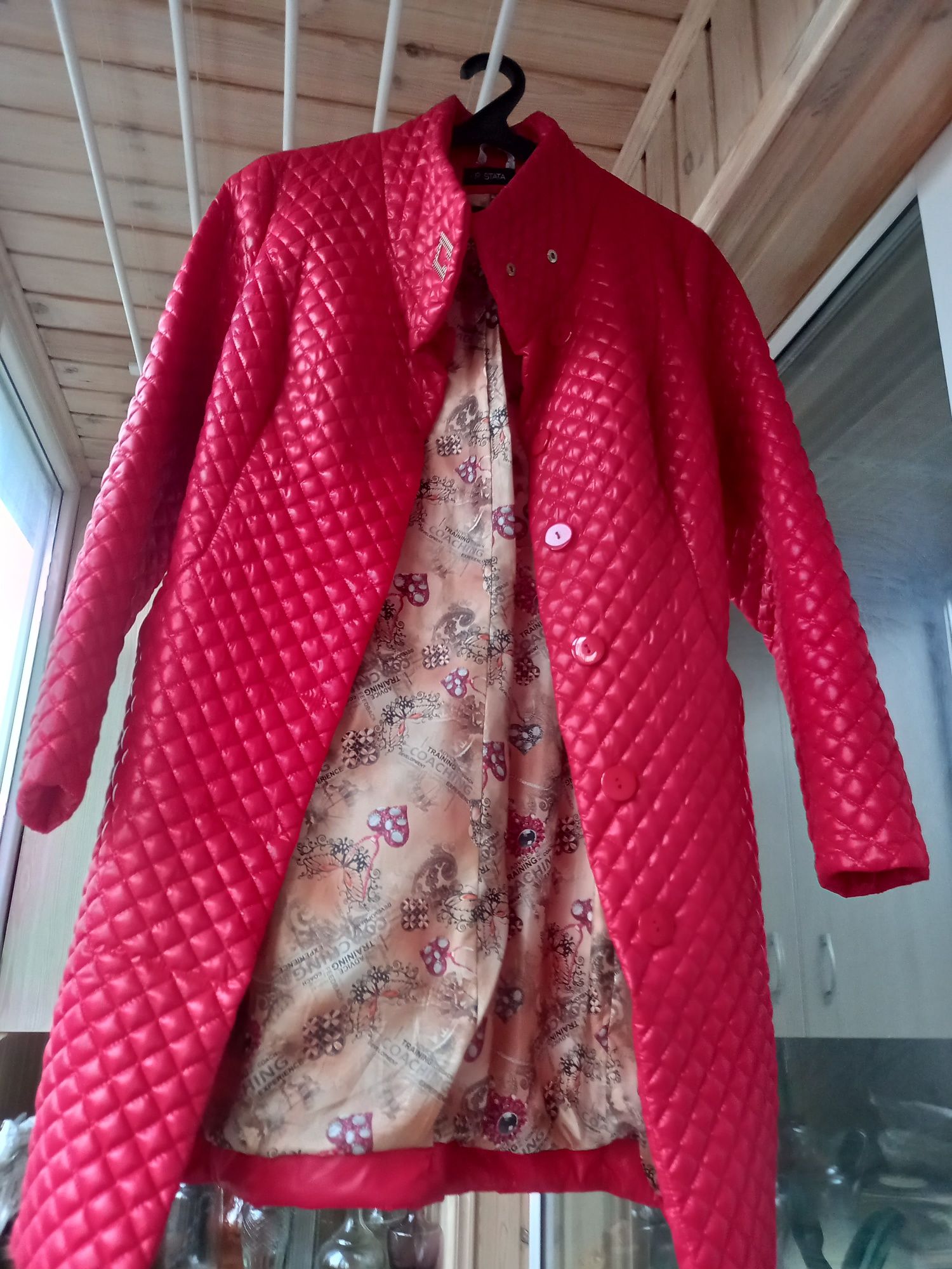 Жіночий червоний плащ / женский красный стёганый плащ - куртка М