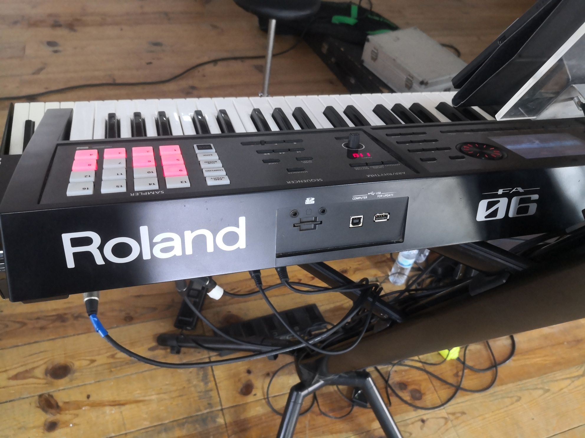 Roland FA 06 teclado