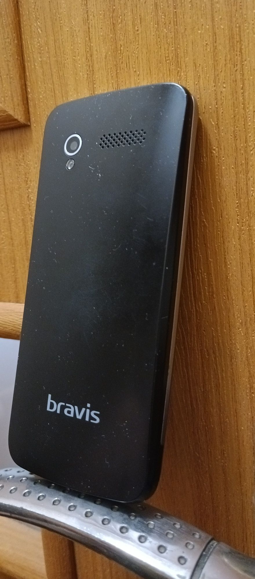 Продам телефон кнопочный Bravis