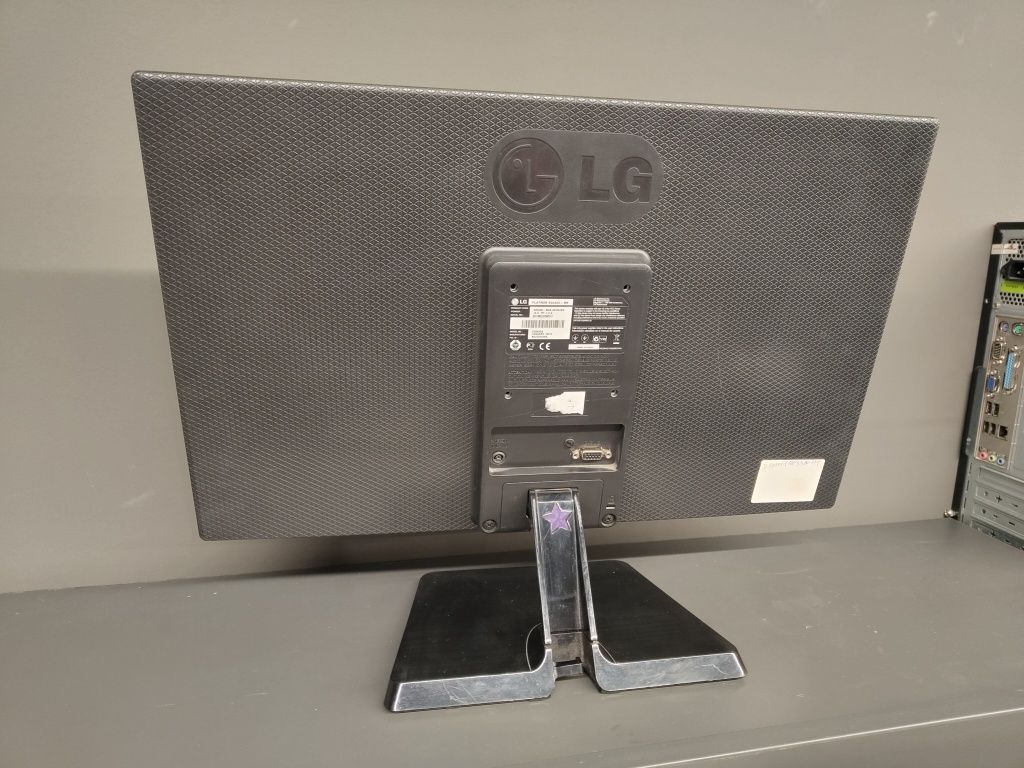 Монітор lg e2242c 22"