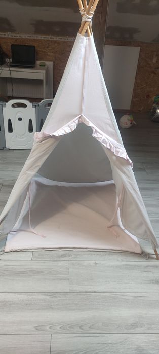 Namiot Tipi dla dzieci z podłogą