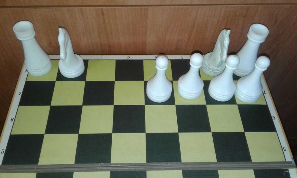 Шахматы крупные пластик не комплект потеряшки поштучно