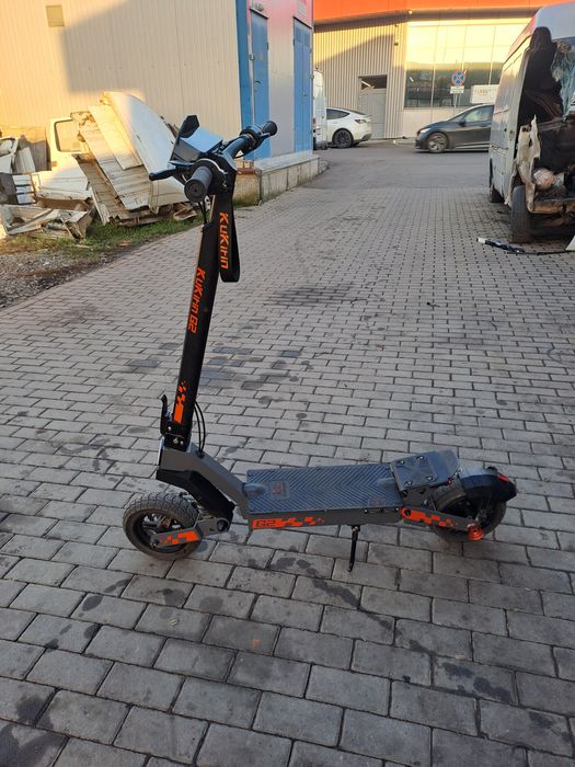 Продам самокт Kukirin G2