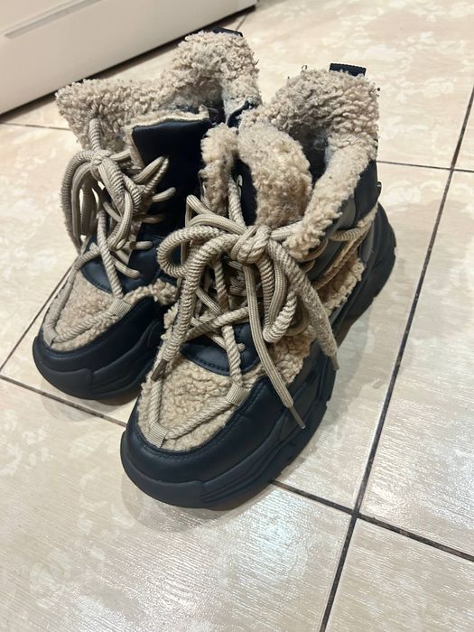 Продам взуття з еко шкіри