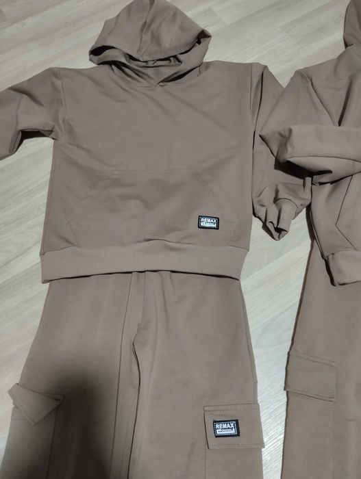 Спортивні костюми для дівчат