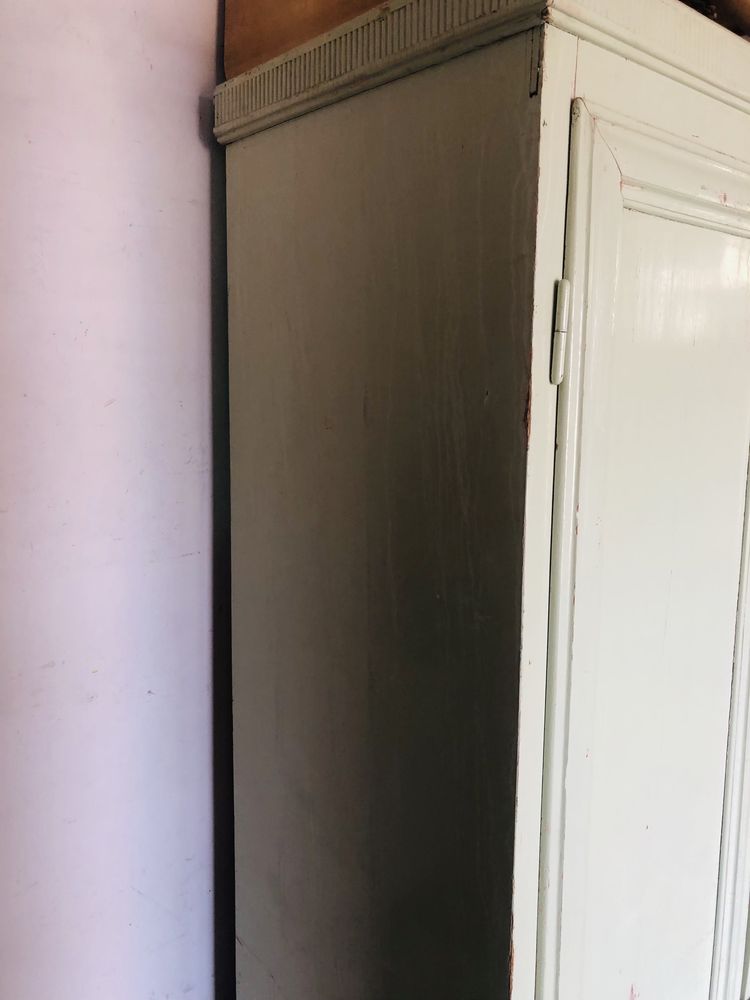 Szafa z drewna do renowacji