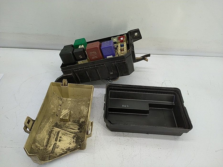 Caixa Fusiveis Toyota Corolla (_E11_)