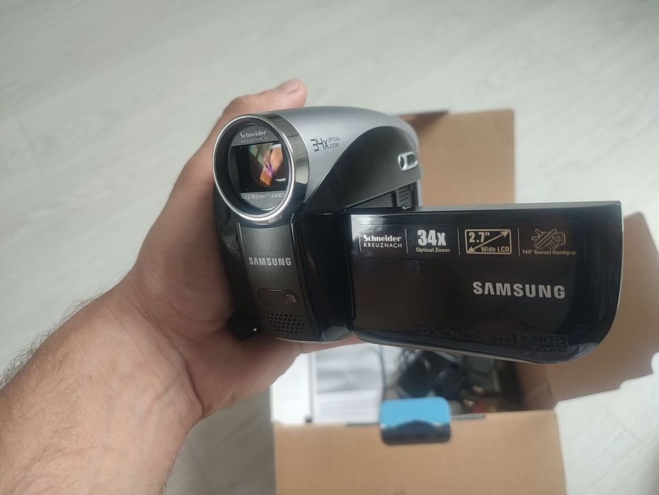 Відеокамера Samsung VP-DX105 Стан нової.