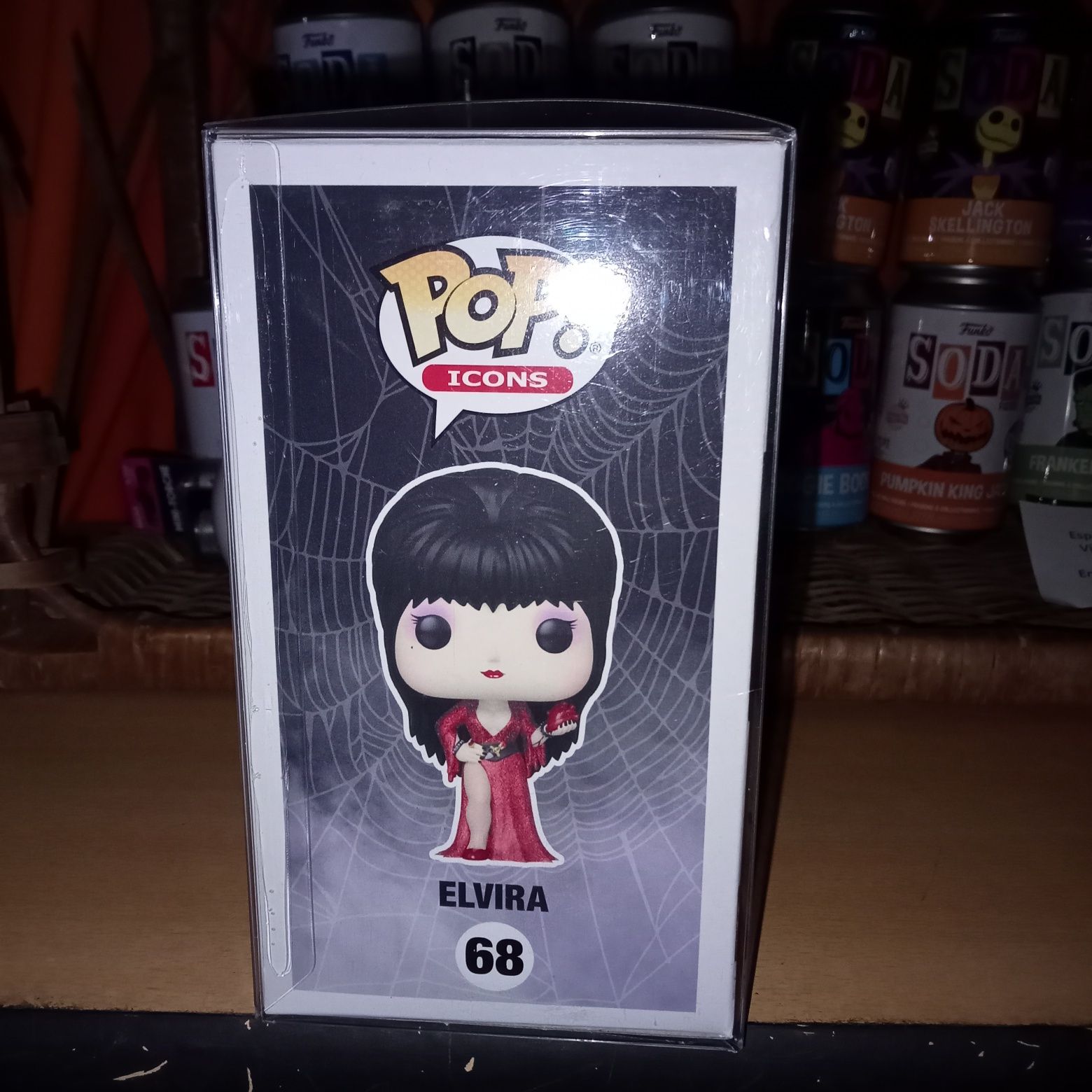 Funko pop soda Elvira diamond glitter