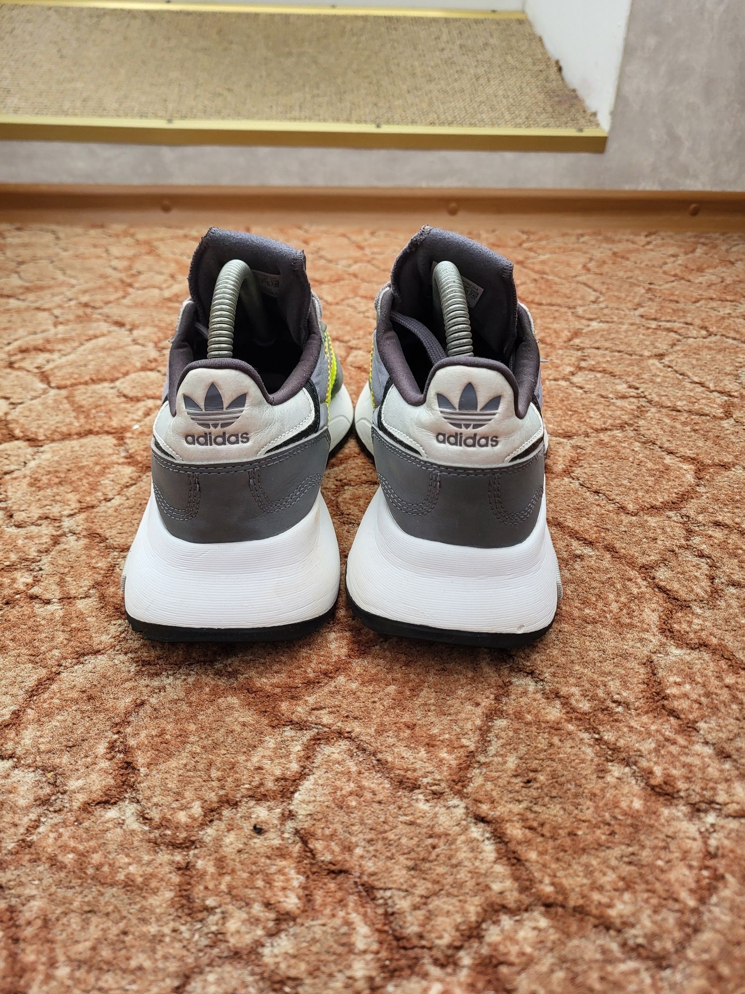 Оригинальные женские кроссовки Adidas Retropy