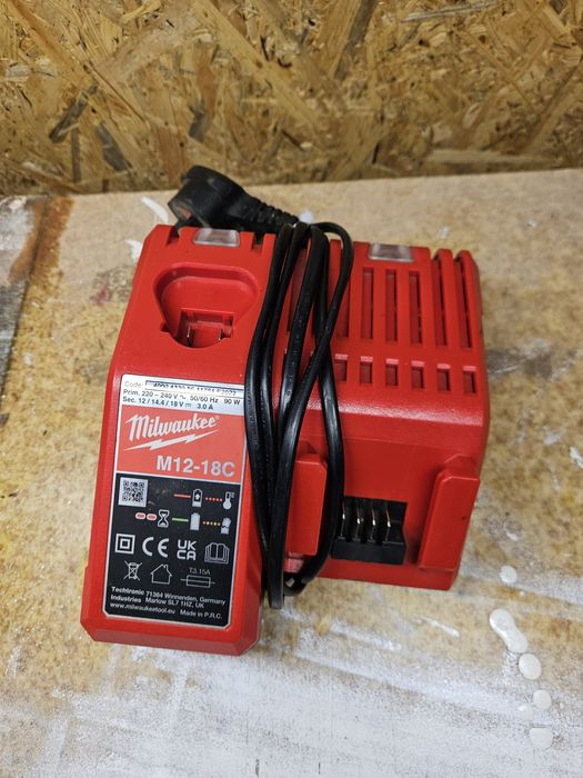 Ladowarka Milwaukee M12-18c