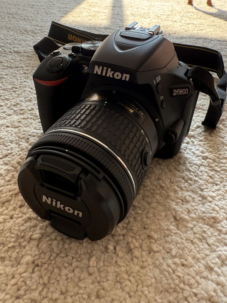 Nikon D5600 + Lente 18/55mm