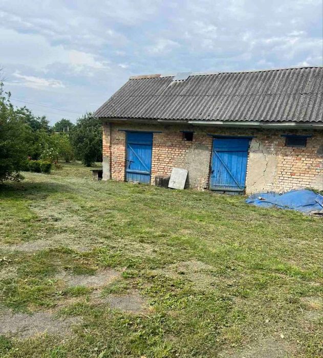Продам будинок неподалік міста