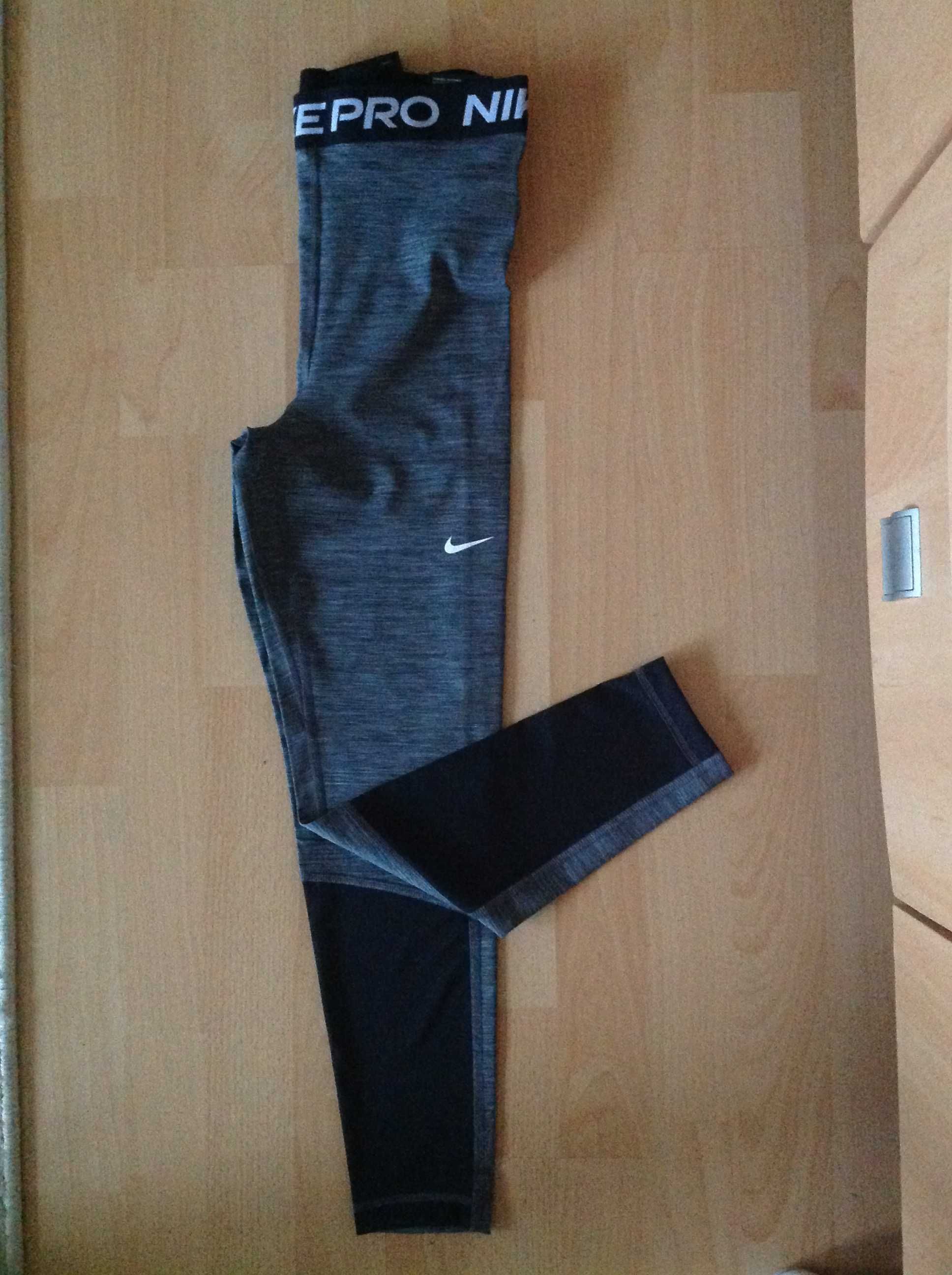 Legginsy Nike Pro tył siatka r. XS