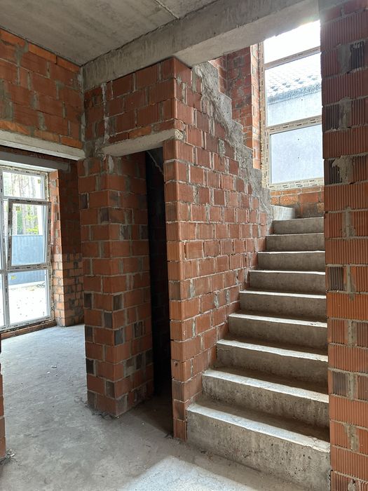 Таунхаус з великою земельною ділянкою. Є розтермінування