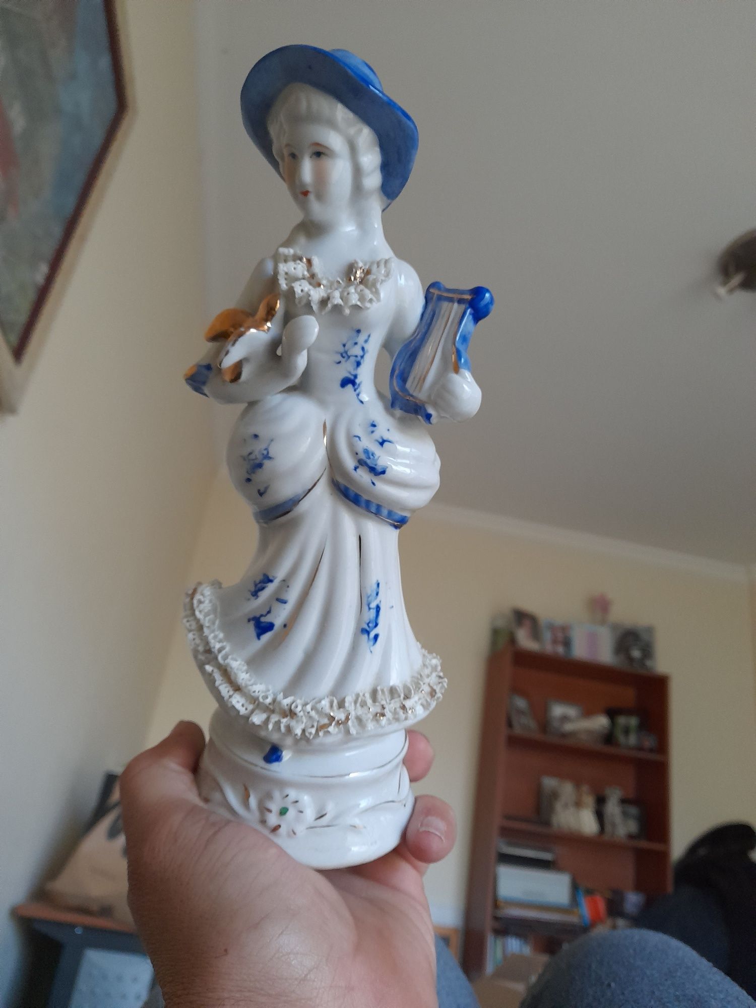 Estatueta de porcelana