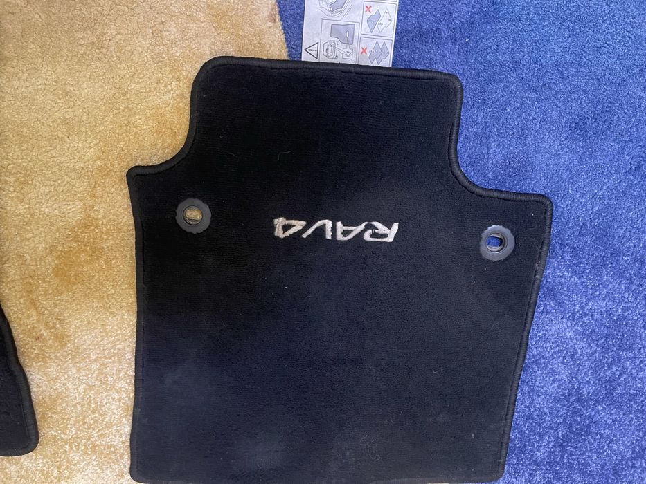 Оригінальні коврики текстильні тойота рав4