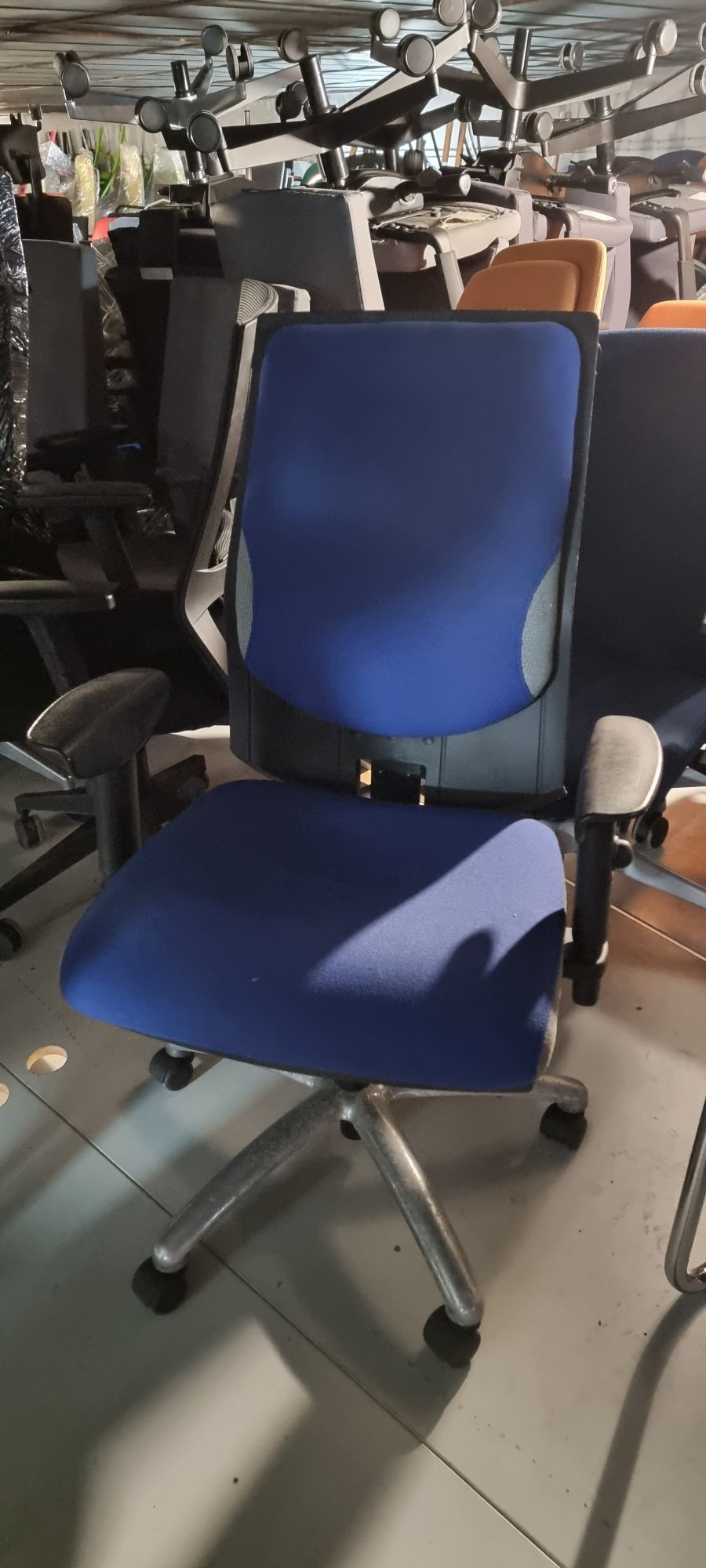 Fotel biurowy niebieski
