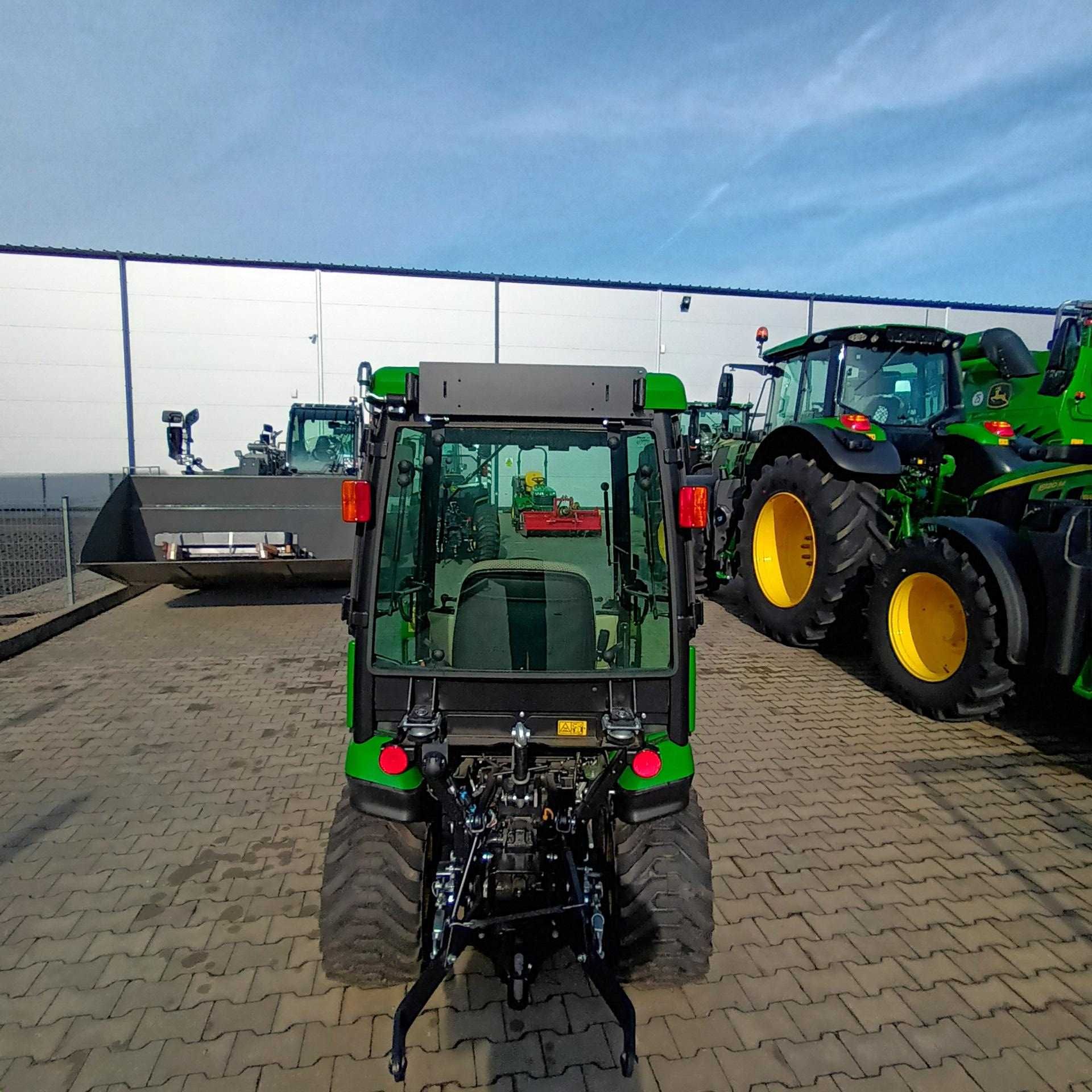 Ciągnik kompaktowy 1026r w zestawie z ładowaczem John Deere