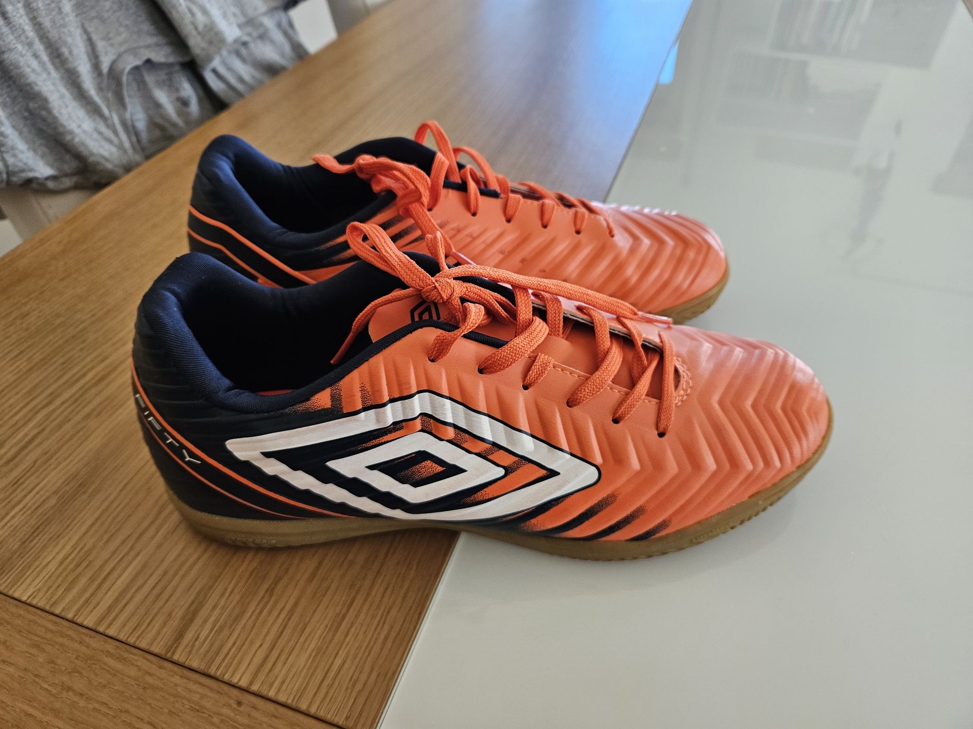 Tênis futsal Umbro n°42