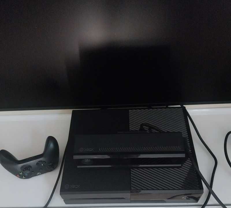 Konsola Xbox One 500 GB + Kinect + Pad + Gry