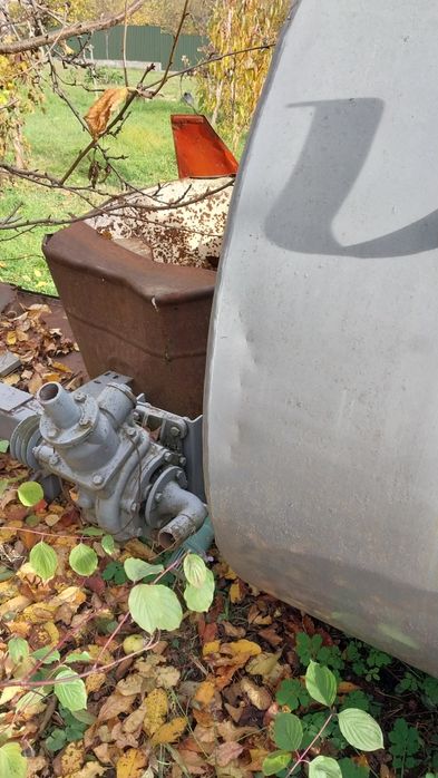 Бочка на 3.2т на колесах з насосом, хороший стан