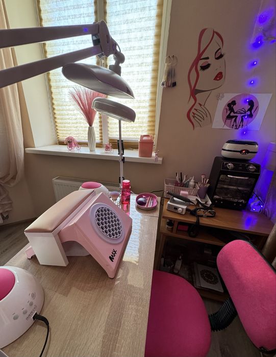 Манікюр,корекція,нарощування нігтів.